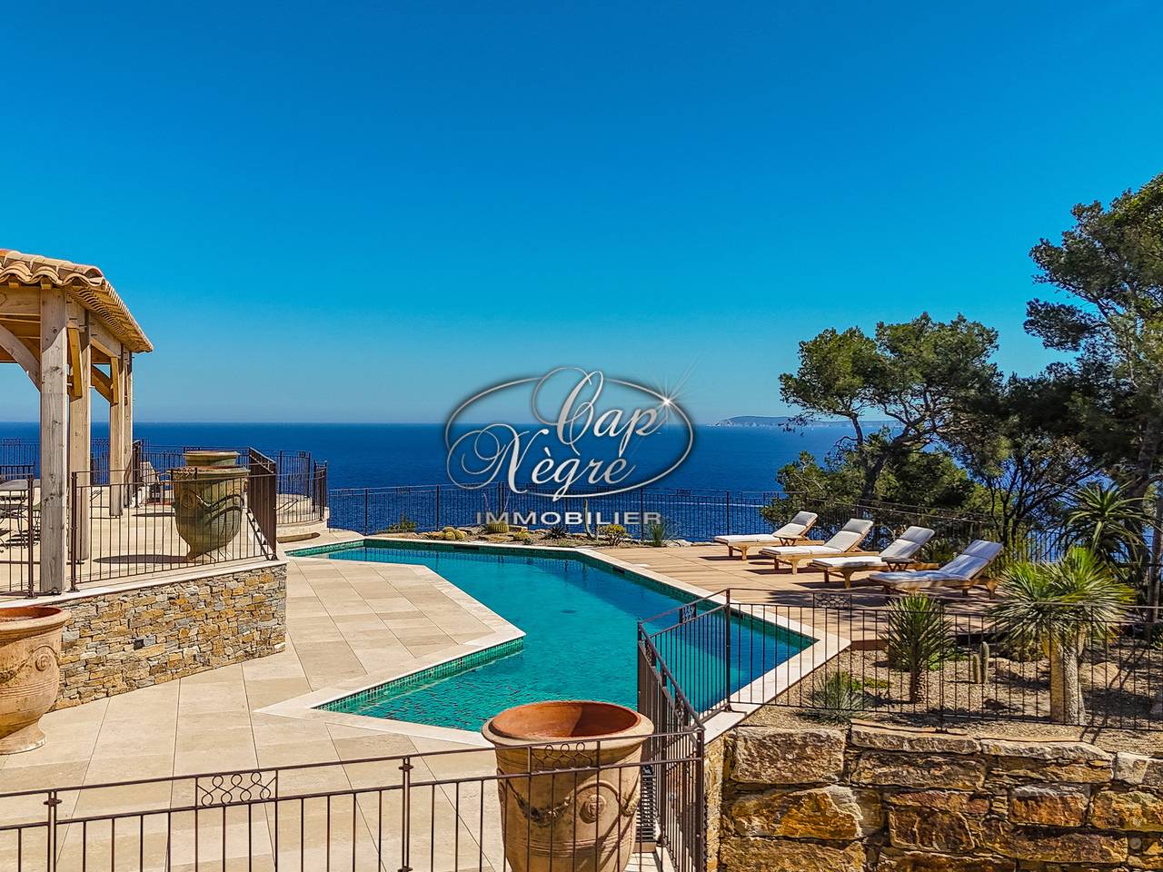 Propriété de prestige avec piscine et vue panoramique sur la mer au Cap Nègre in Le Lavandou, Côte méditerranéenne (France)