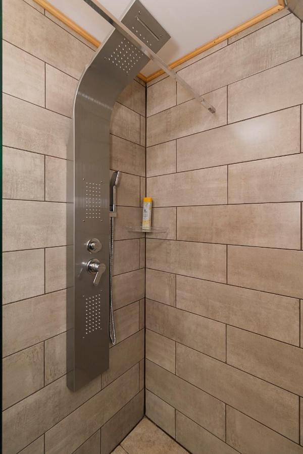 Gîte pour 12 personnes, avec vue et jardin dans Dorna-Arini - 4