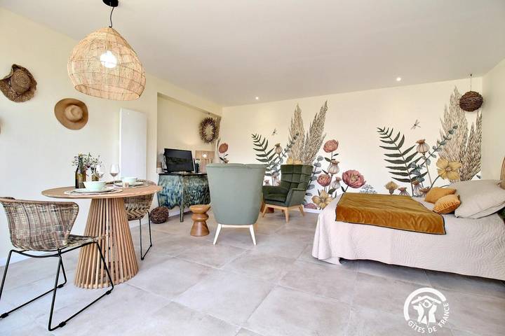 Gîte pour 2 personnes, avec Terrasse et Vue à Péaule
