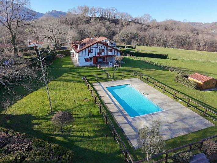 Appartement de vacances pour 12 personnes, avec terrasse et piscine