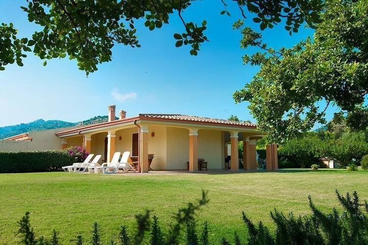 Casa sulla spiaggia per 6 persone, con giardino e terrazza in Sud della Sardegna