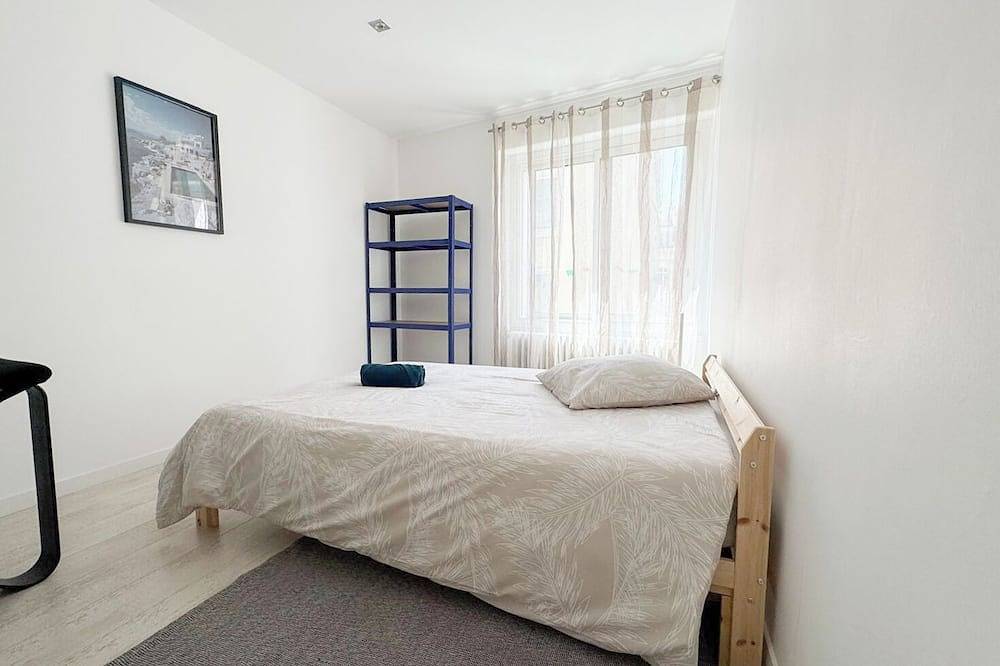 Entire apartment, Large apartment 155m2, 10 pers. max, hypercentre Cholet, 25min Puy-du-Fou in Cholet, Cholet region