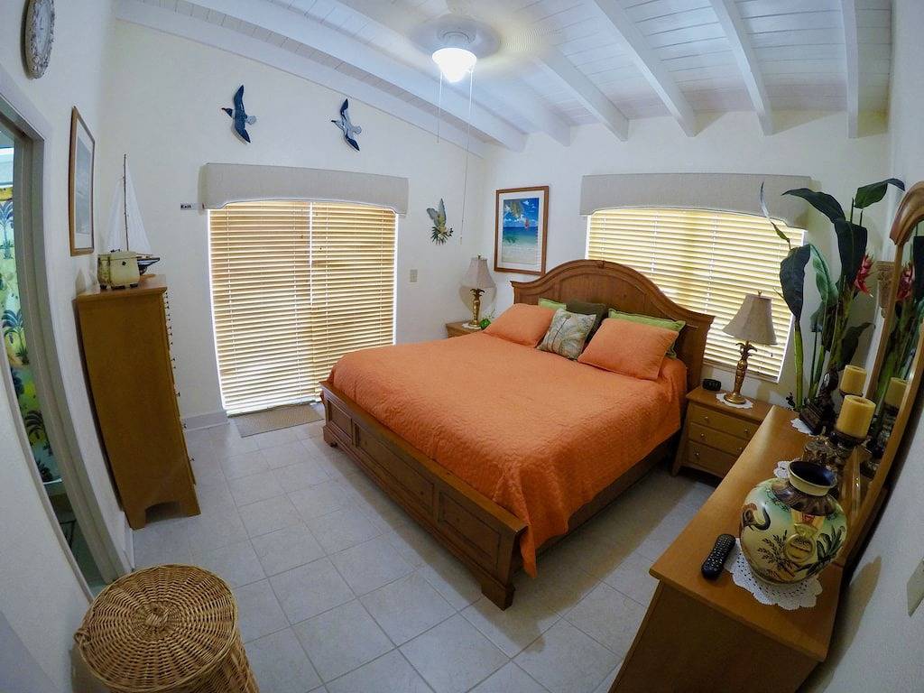 Duck Key, 2 Schlafzimmer / 2 Bäder mit 40 'Dock, Keine Dockage Gebühren, Trailer Lagerung Inkl. in Duck Key, Monroe County