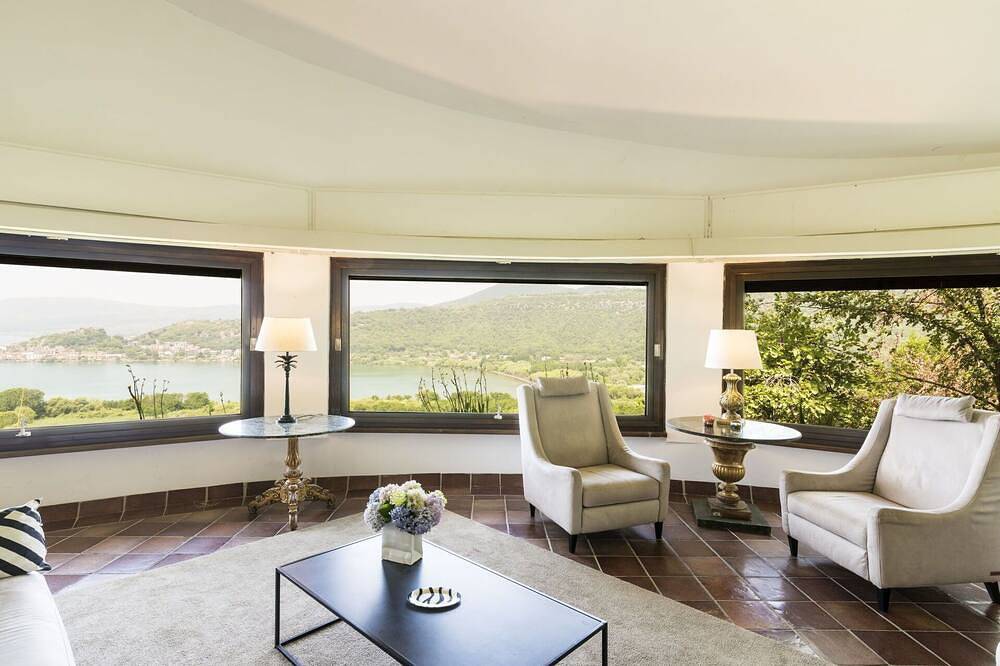 Alleinstehendes Ferienhaus mit Klimaanlage, privatem Pool, W-Lan, Tv, Terrasse, Haustiere erlaubt in Trevignano Romano, Braccianosee