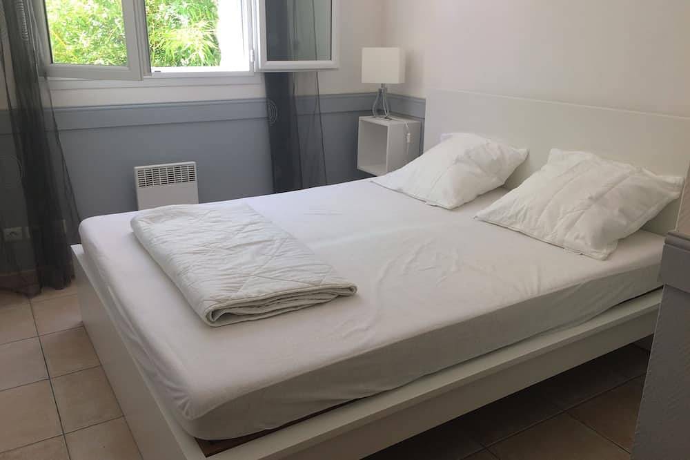 A 150 mètres de la mer, T3 65m² , charme, calme, jardin  , emplacement idéal. in Six-Fours-les-Plages, Côte méditerranéenne (France)