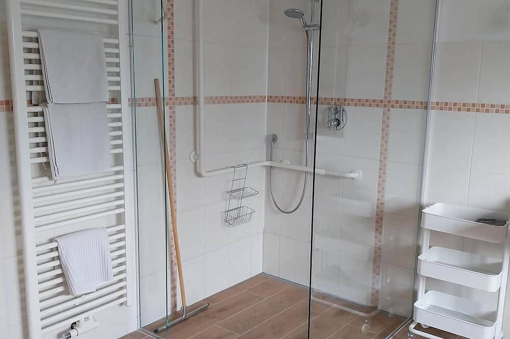 Ganze Wohnung, Appartement/Fewo 1, Dusche, Wc - Ferienhof Lembke in Kieler Förde, Kiel