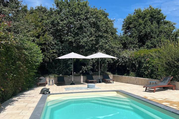 Gîte pour 3 personnes, avec jardin ainsi que terrasse et piscine à Pornic