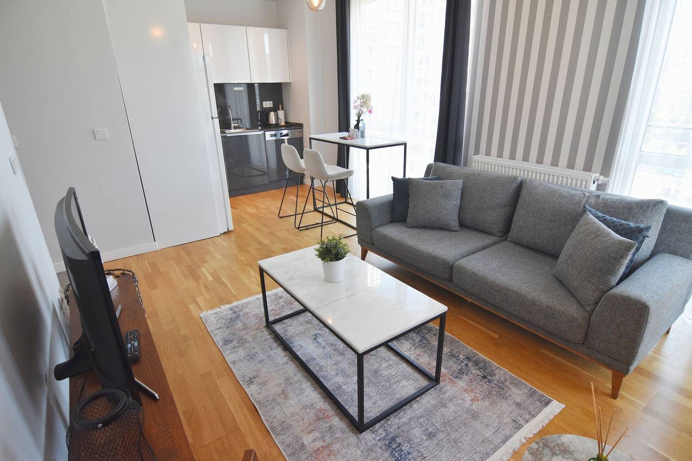 Entire apartment, 7th floor central 1-Bdr Apt  Wi-Fi/Pool/Gym in Istanbul, Marmara region