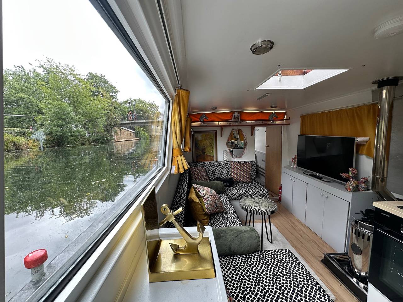 London Dutch Barge - Sleeps 3 & Cosy Fireplace in Λονδίνο, South East England