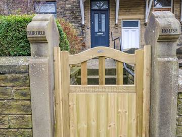 Holiday Rental for 5 People in Huddersfield, West Yorkshire, Photo 2
