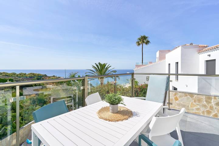 Splendida 'Villa Burriana Beach' con vista mare, piscina, balcone, terrazza e giardino in Playa de Burriana, Nerja