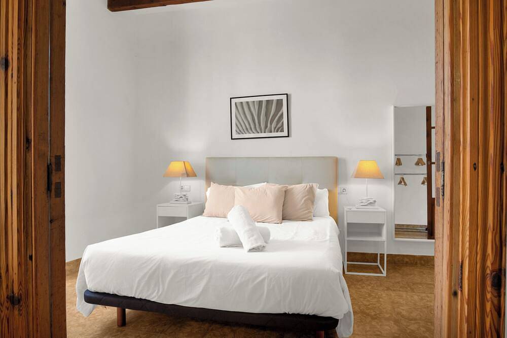 Ca Sa Beata, refurbished house with pool in a beautiful little town, Petra. in Petra, Majorca Center