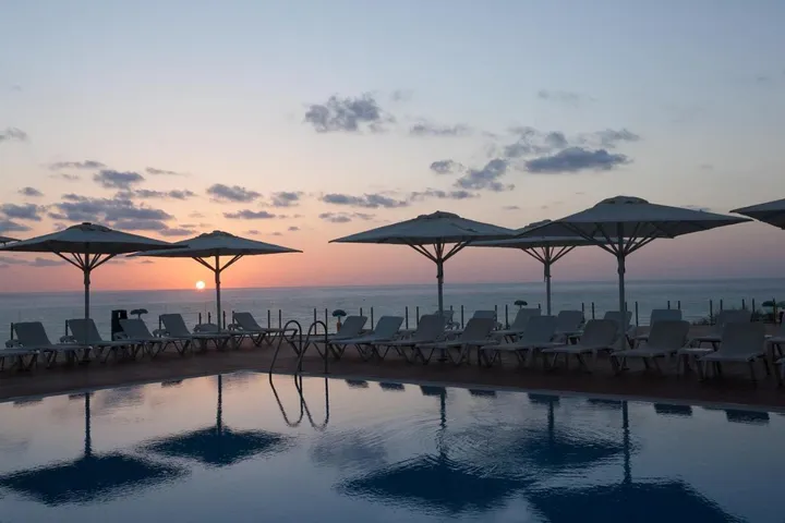 Hotel para 2 personas, con sauna y vistas además de piscina y balcón - 1