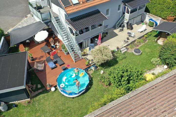 Ferienwohnung für 4 Personen, mit Balkon und Whirlpool sowie Terrasse und Garten