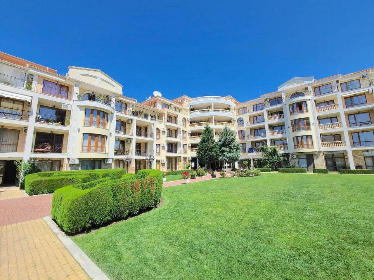 Cały apartament wypoczynkowy, Menada - Royal Bay 2 - studio with pool view in Sweti Wlas, Obwód Burgas