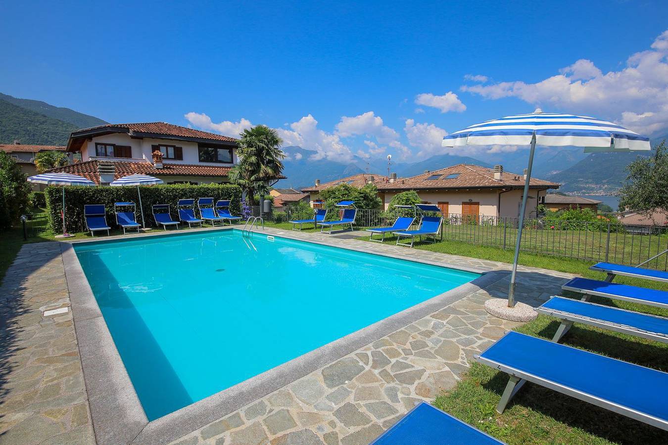 Apartamento entero, Quattro Stagioni Spring Garden Holiday Apartment with Pool in Cólico (Italia), Alpes de Orobie Occidental