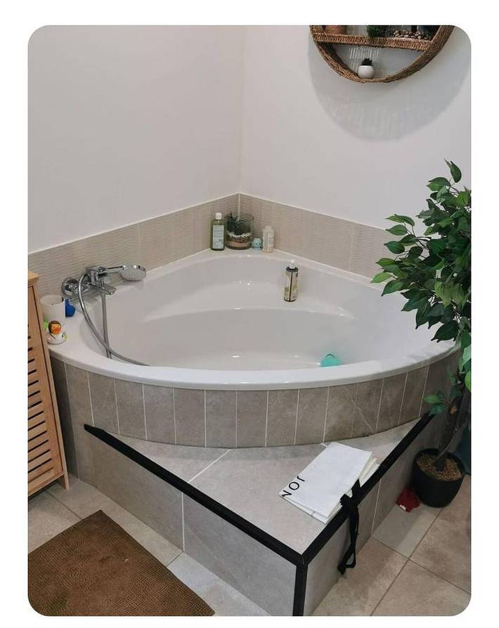 Location de vacances pour 6 personnes, avec terrasse ainsi que vue et piscine à Charvonnex