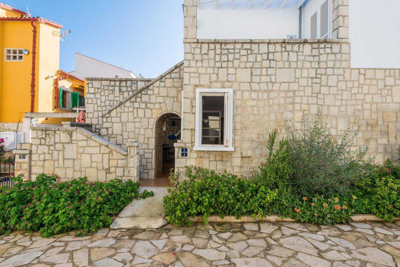 Entire holiday apartment, Xarus 1 - Apartment with sea views in Es Barcarès (Alcúdia). Free Wifi in Marina Manresa, Alcúdia