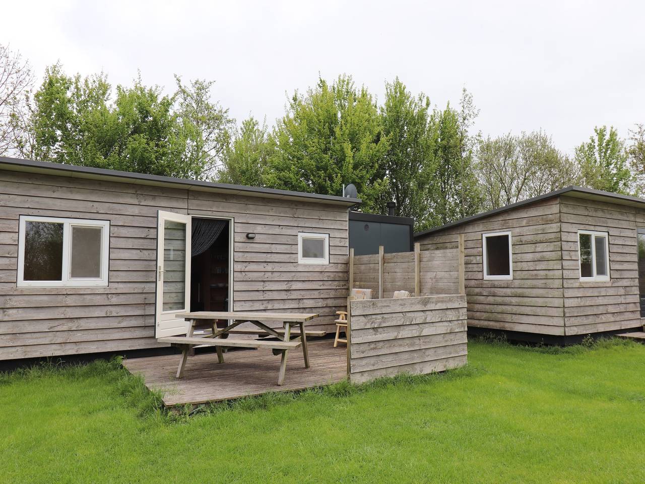Hütte am Hegermeer mit Bootsverleih in Heeg, Ijsselmeer