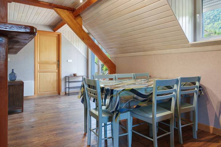 Apartamento entero, Apartamento 'L'Appartement Des Trois Vallées' con vistas a la montaña, terraza privada y Wi-Fi in Villelongue, Parque nacional de los Pirineos