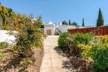 Villa With Pool for 8 People in Albufeira, Faro District, Photo 2