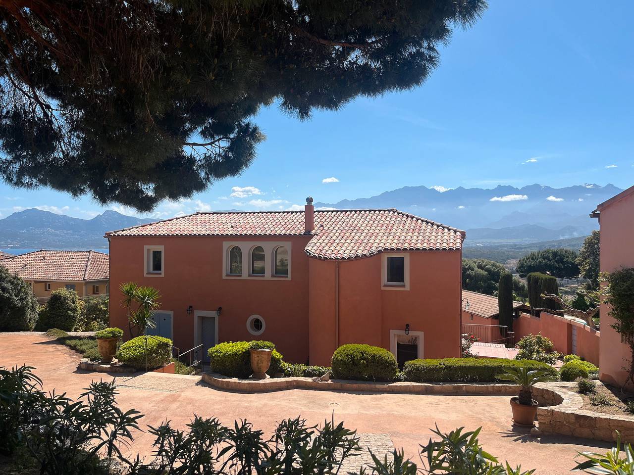 Villa 'Cesarina' avec vue sur la mer, Wi-Fi et climatisation in Calvi, Région de Calvi