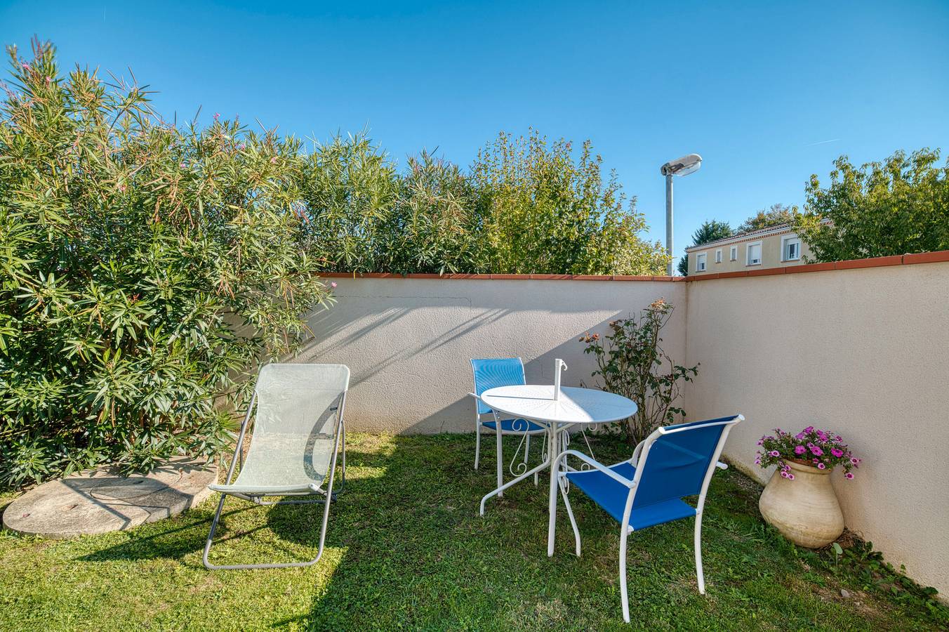 Ganzes Studio, Studio 'Gîte Le Colibri' mit privater Terrasse, privatem Garten und Wlan in La Salvetat-Saint-Gilles, Haute-Garonne