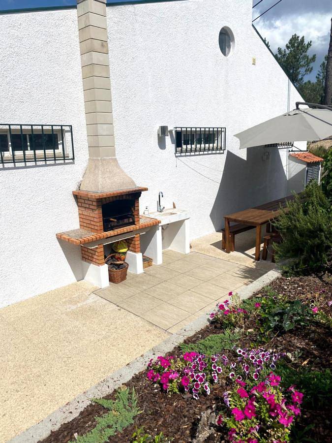 Location de vacances pour 6 personnes, avec piscine ainsi que vue et jardin dans Tabuaço - 2