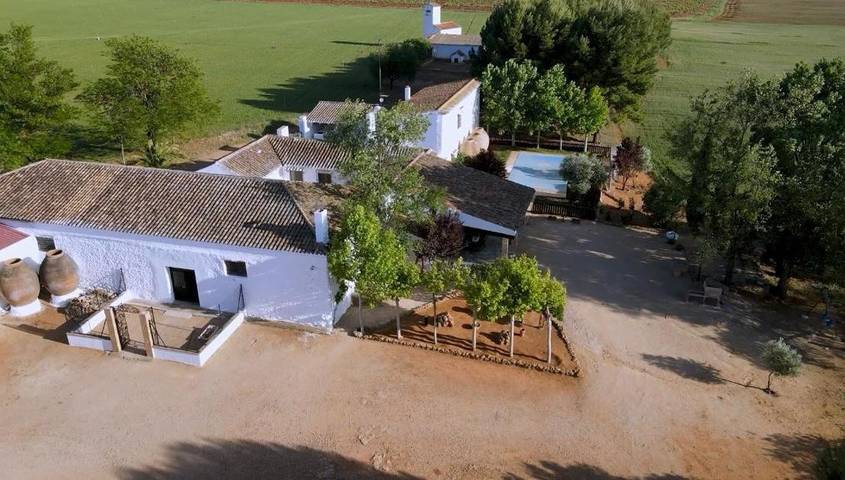Apartamento para 14 personas, con Terraza y Jardín además de Piscina y Vistas en Mota del Cuervo