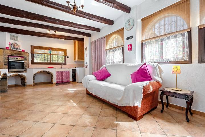 Casa vacacional 'Can Wancho' con vistas a la montaña, Wi-Fi y aire acondicionado in Botarell, Baix Camp