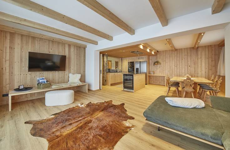 Ferienhaus für 8 Personen, mit Balkon und Whirlpool sowie Terrasse und Garten in Hinterglemm