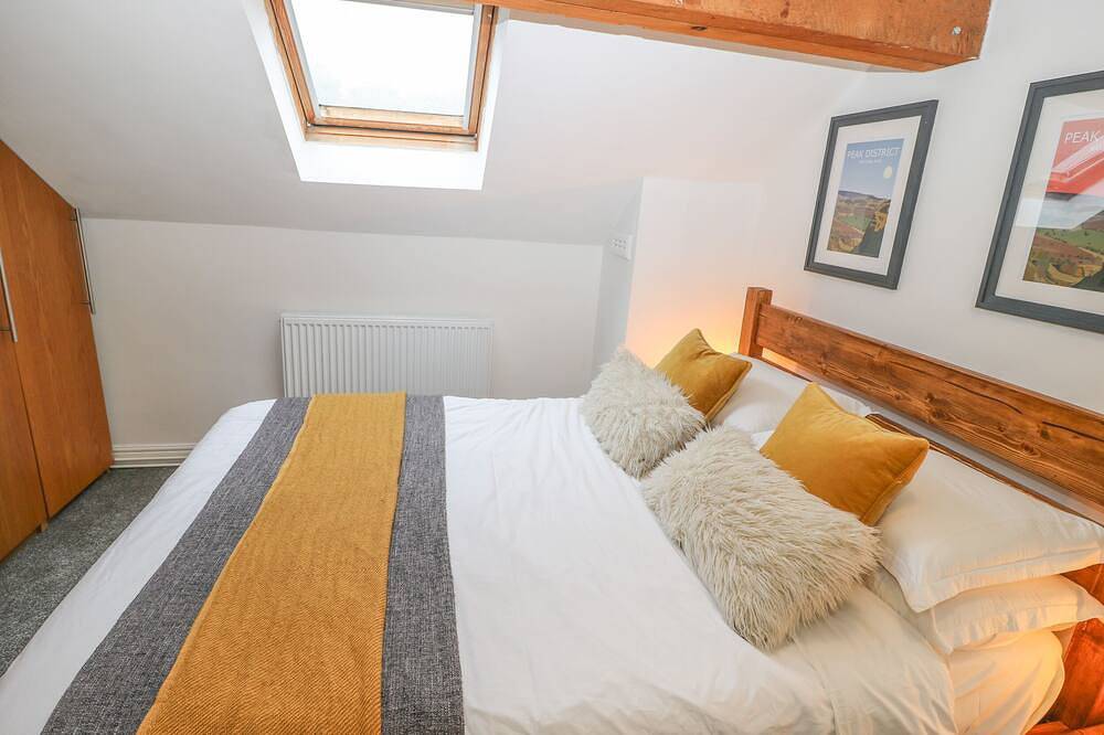 Stable Cottage, pet friendly, with open fire in Cromford in Cromford, Derbyshire