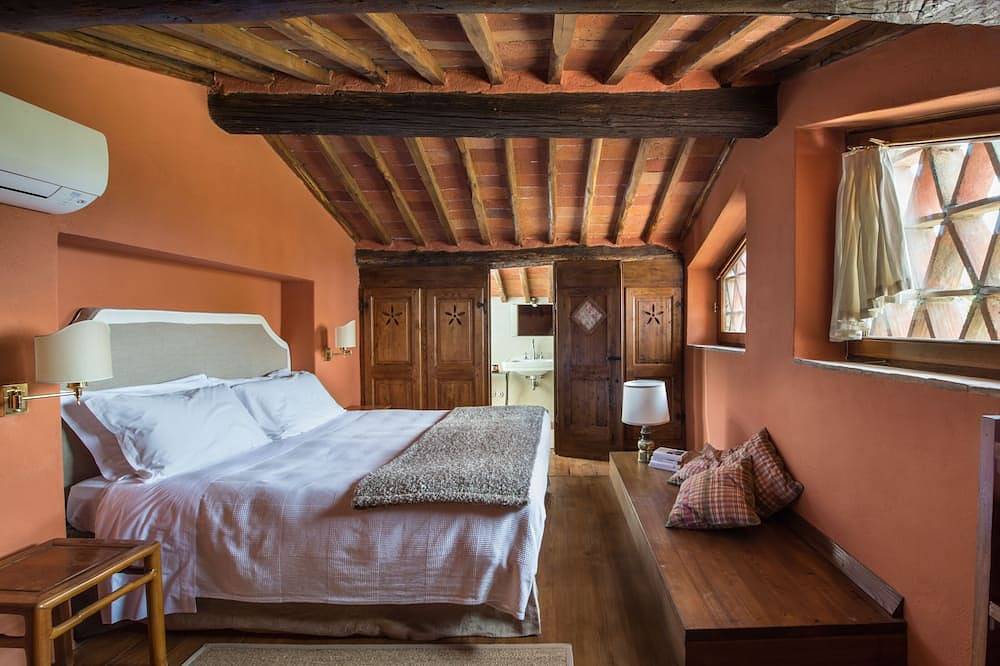Sehr hübsche, komplett renovierte, ehemalige Scheune mit Swimmingpool & Aussicht auf das Chianti-Tal in Panzano In Chianti, Chianti