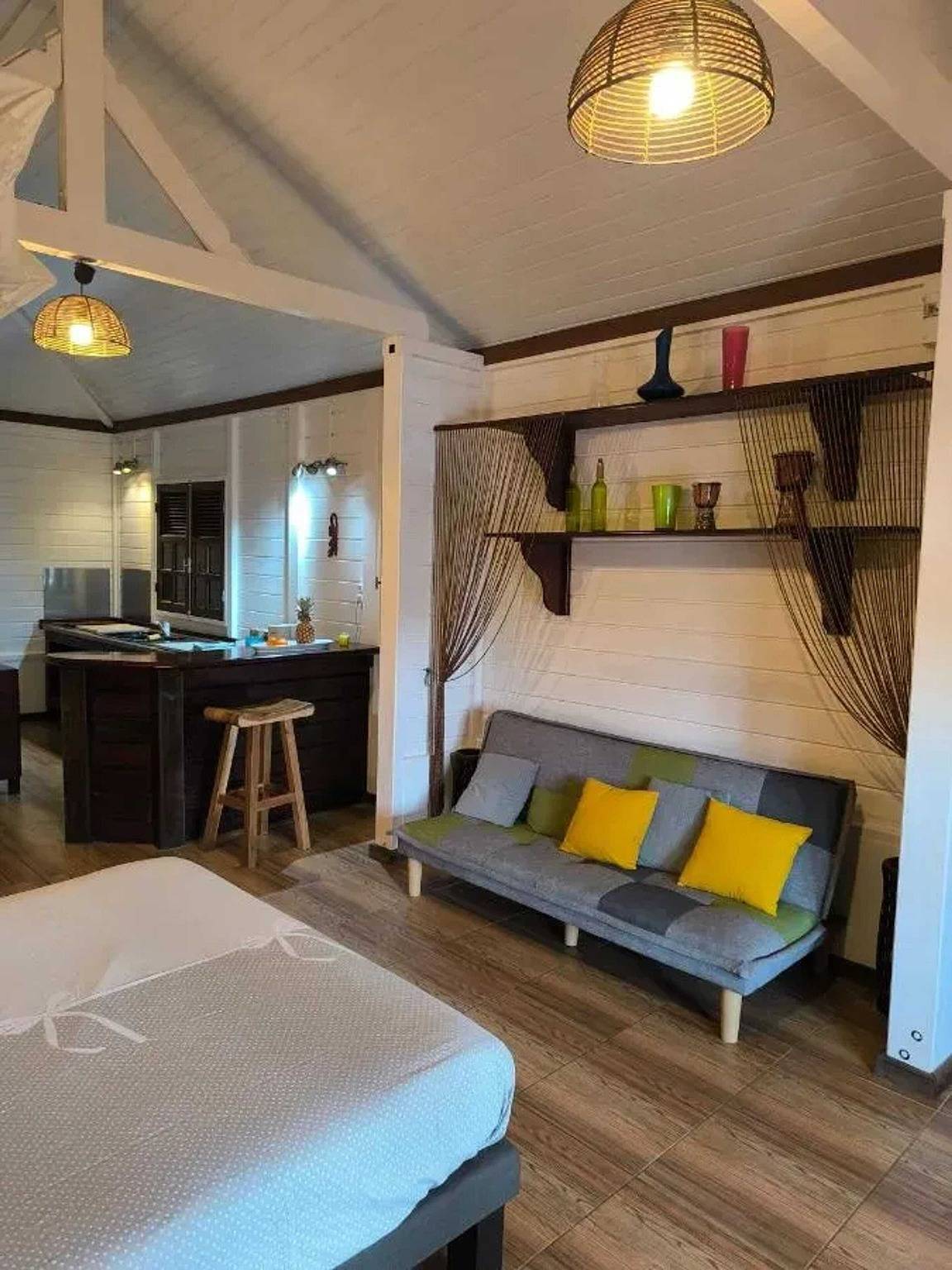 Entire studio, Modern Studio with Terrace in Le Robert 60 m² in Le Robert, Martinique