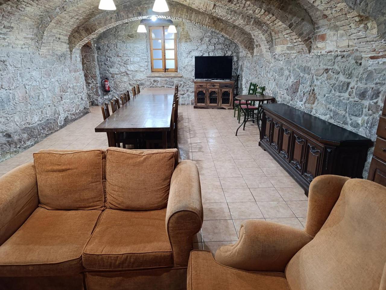 Appartement 'Mas Set-rengs Completo' met uitzicht op het meer, privézwembad en Wi-Fi in Sant Salvador de Guardiola, Pla de Bages DO