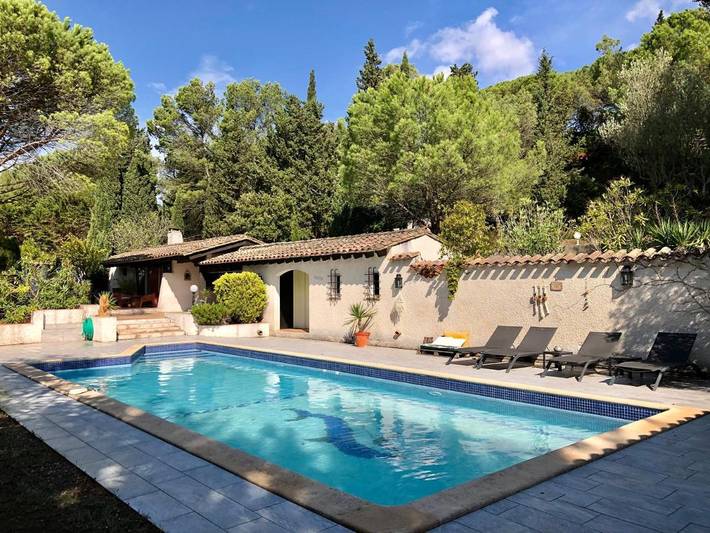 Location de vacances pour 6 personnes, avec sauna et jardin ainsi que piscine et vue, animaux acceptés à Palaja