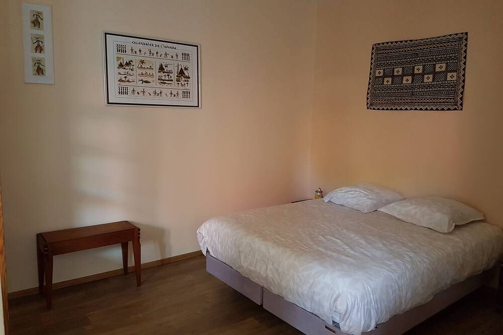 Maison 4 Personnes, 2 Chambres Avec Cour, Proche Gare et Centre Ville in La Rochelle, La Rochelle region