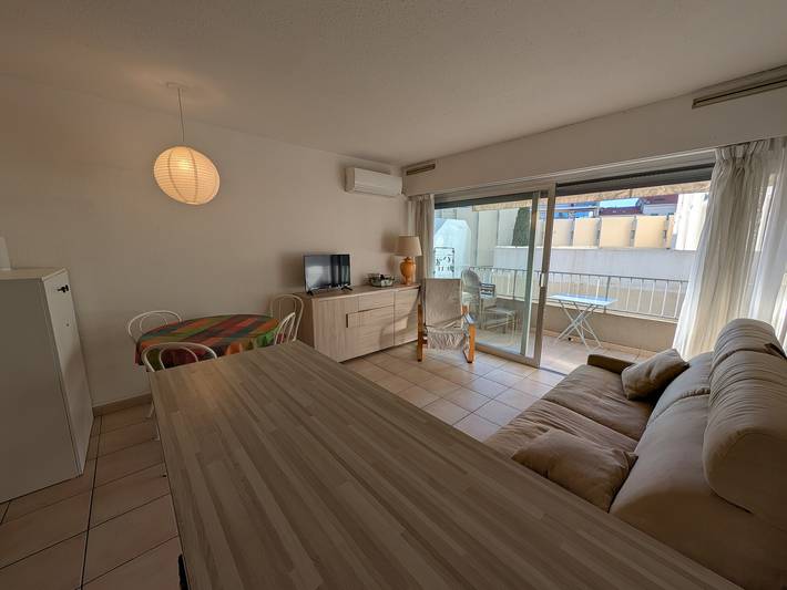 Gîte pour 3 personnes, avec Balcon dans Plage Veillat Saint Raphael - 2