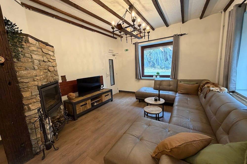 Gemütliches Ferienhaus für große Gruppen am Fluss in den belgischen Ardennen in Houffalize, Bastogne