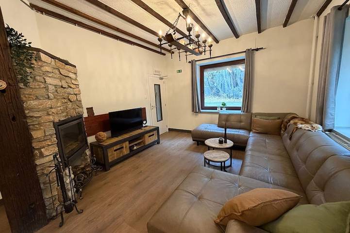 Gemütliches Ferienhaus für große Gruppen am Fluss in den belgischen Ardennen in Houffalize, Bastogne