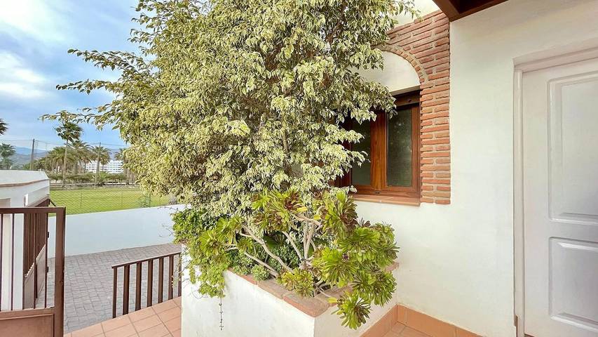 Chalet para 10 personas, con piscina y terraza, Se admiten mascotas en Motril