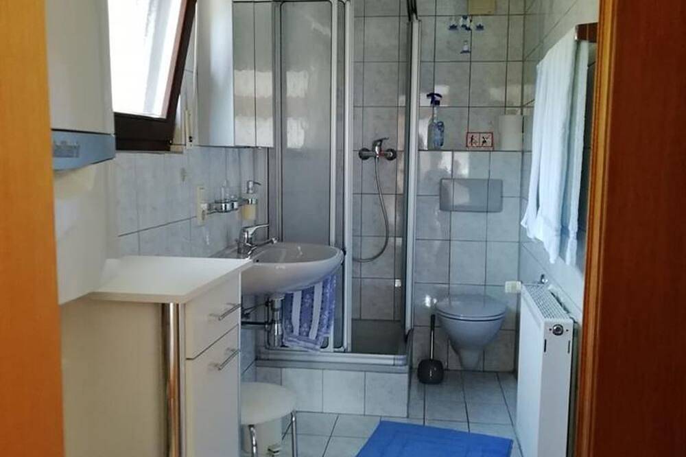 Entire apartment, Ferienhaus Burgblick - 4-bed vacation home, shower/Wc, 2 bedrooms in Bad Münstereifel, Naturpark Hohes Venn-Eifel