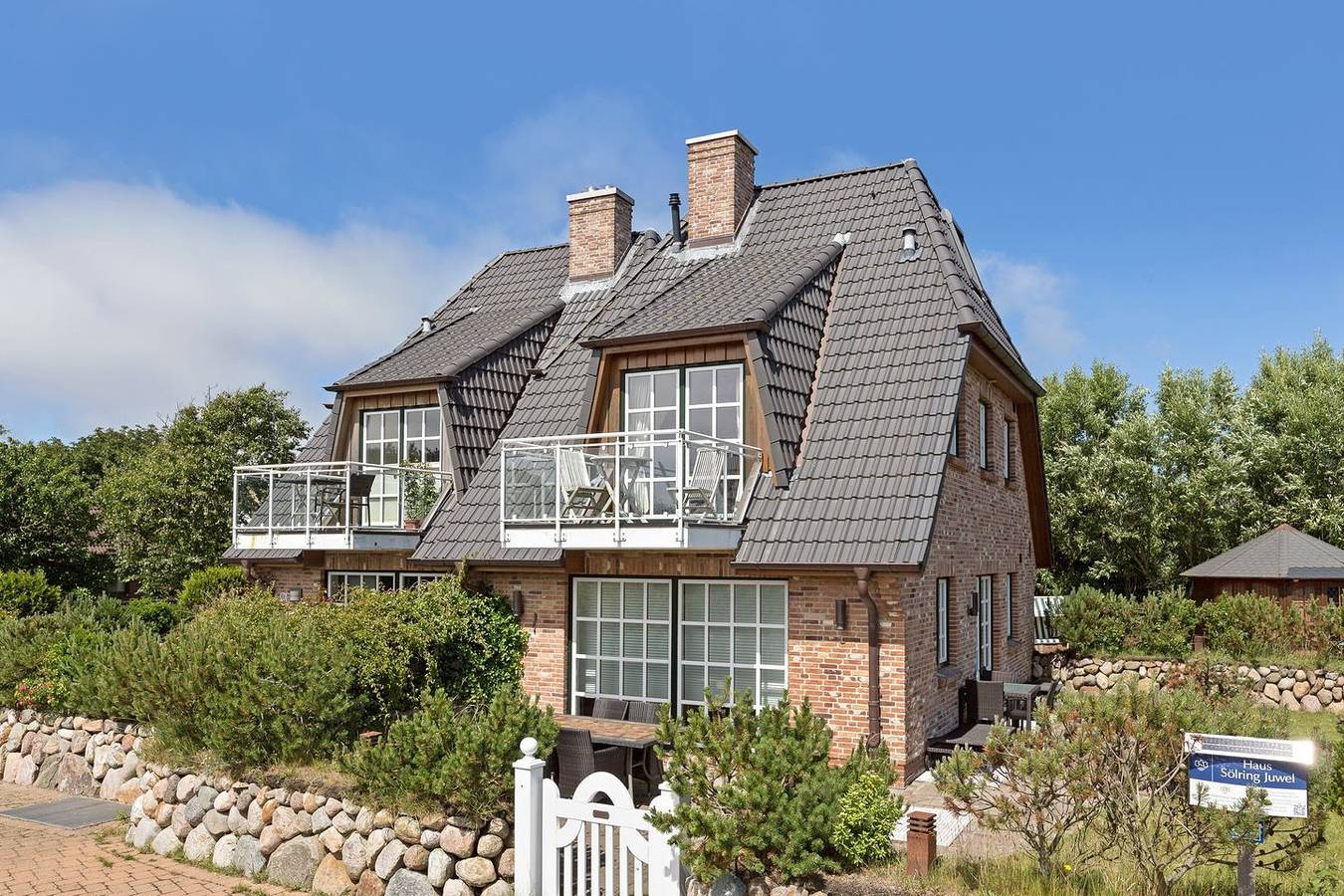 Ganze Wohnung, In idyllischer Lage befindliches 2-Raum Domizil im Ober- & Dachgeschoss in Wenningstedt, Sylt