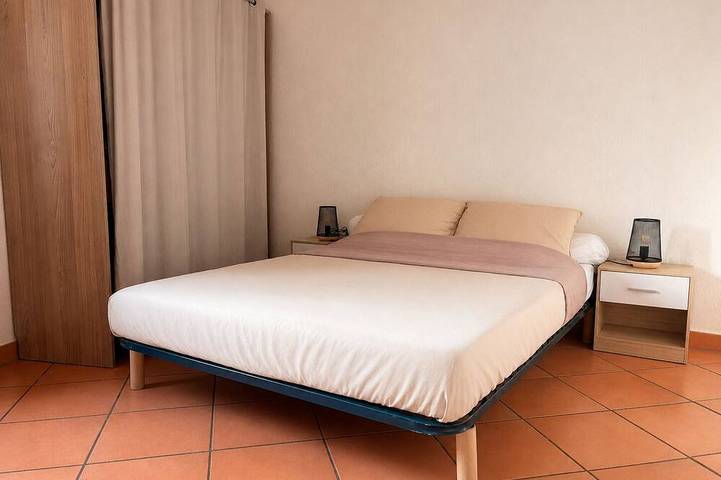 Ganze Wohnung, One-bedroom apartment in the city center with a terrace, parking, and a view of the river in Bédarieux, Béziers und Umgebung