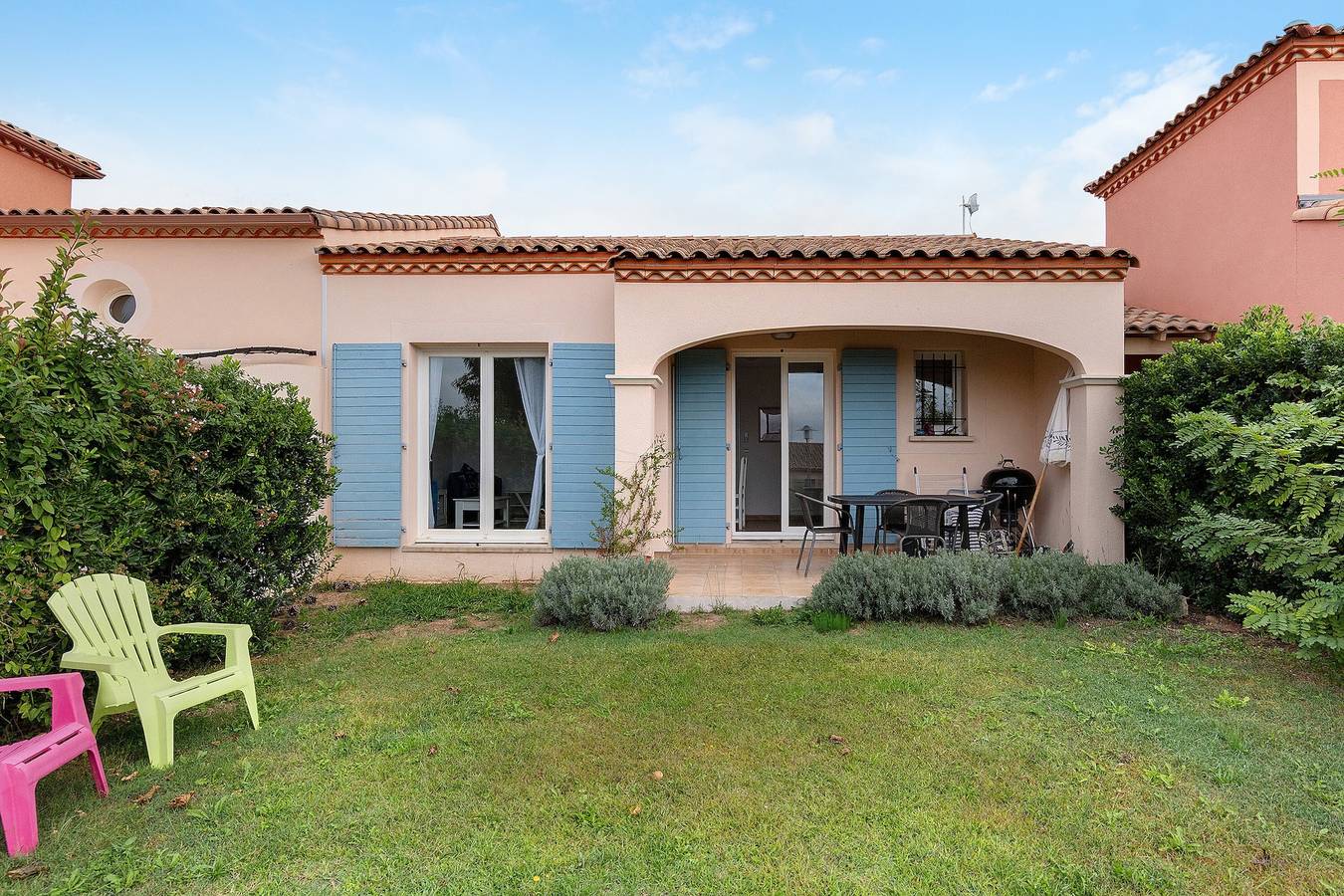 Holiday Home 'Le Petit Maison' with Pool, Private Terrace and Air Conditioning in Homps, Narbonne region