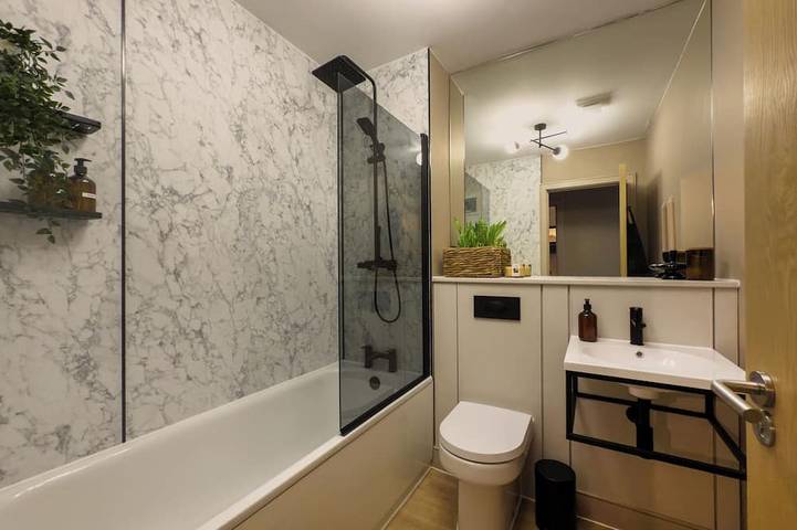 Ganze Wohnung, Cheltenham Town Centre Stay with Cozy Balcony Retreat in Cheltenham, Gloucestershire