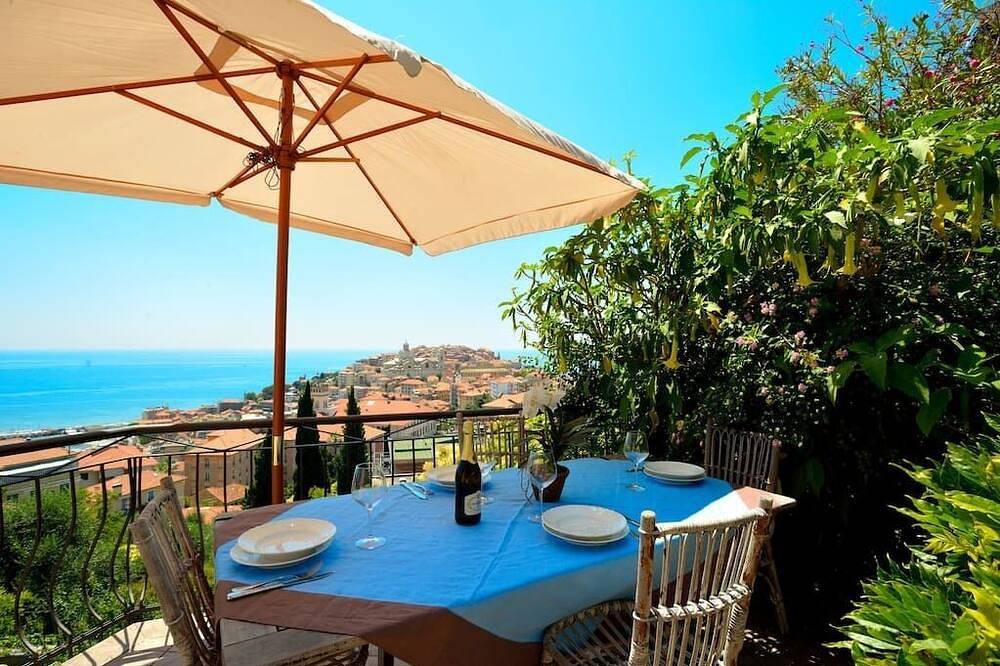 Villa Sole mit wunderschönem Meerblick, Wlan und Privatparkplatz in Porto Maurizio, Imperia