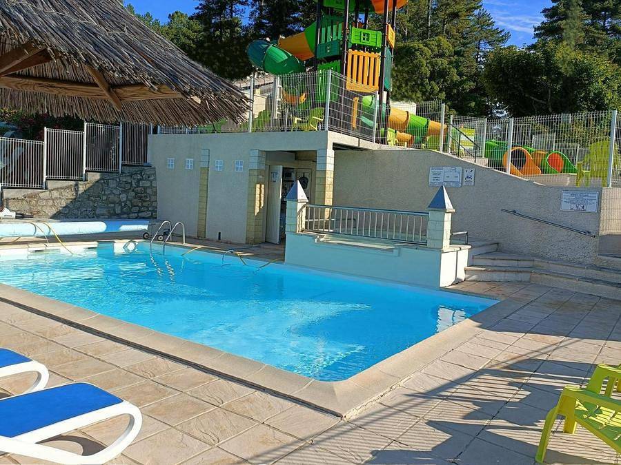 Camping Ushuaïa Villages Les Pins d'Ucel - Bungalow toilé 5 personnes - Ecureuil - Tente 20 m² in Ucel, Parc naturel régional des Monts d'Ardèche