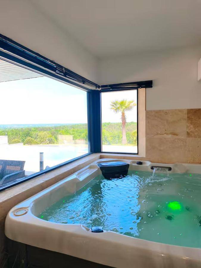 Gîte pour 2 personnes, avec sauna et jardin ainsi que jacuzzi et piscine à Saint-Nexans - 2