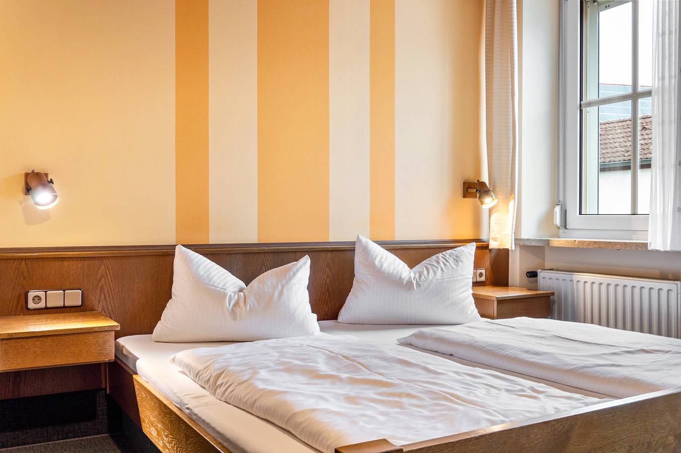 Room 2 - Double room with Wi-Fi in Lehrberg, Romantische Straße